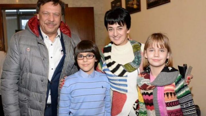 Пусть мама меня непременно найдёт: 11 российских знаменитостей, которые стали приёмными родителями